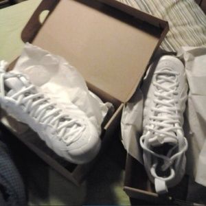 Pure white foamposites