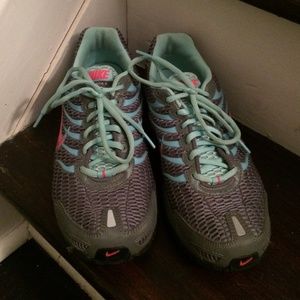 Nike size 9 running shoe