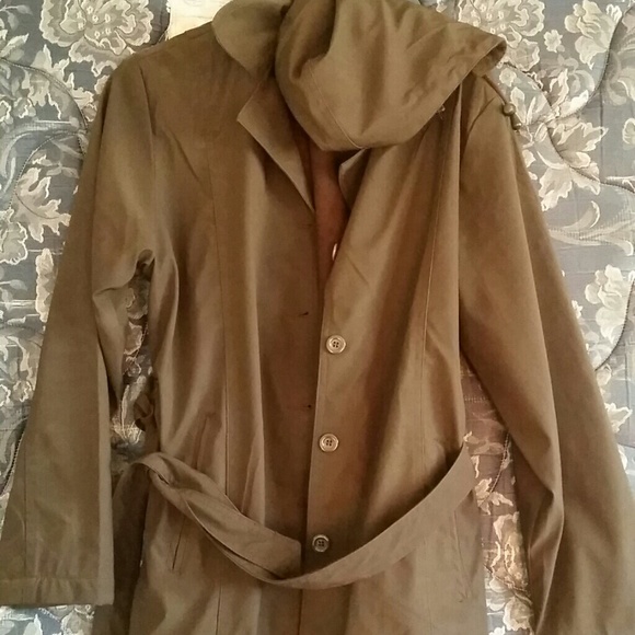 Rain jacket *BRAND NEW* - Picture 1 of 2