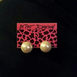 Betsey Johnson pearl with Diamond