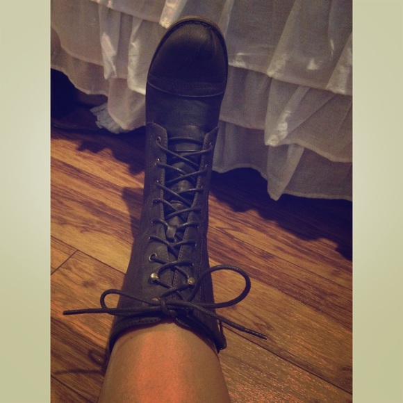 Combat boots