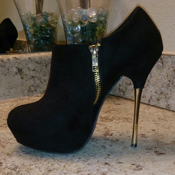 Forever 21 Shoes - SOLD!! Forever 21 ankle booties