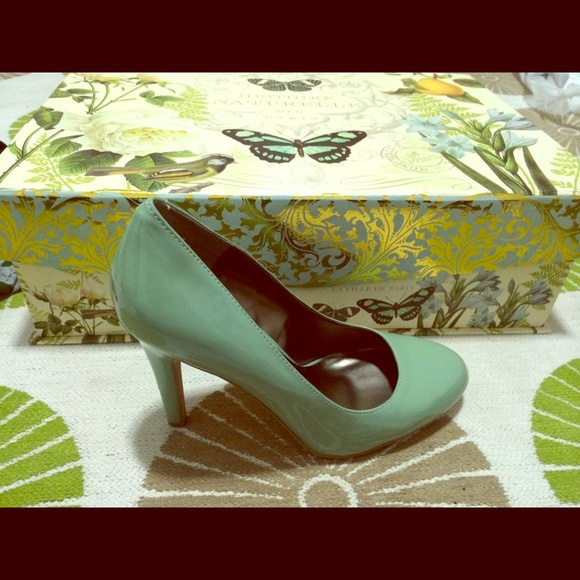 Jessica Simpson heels
