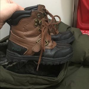 Snow boots