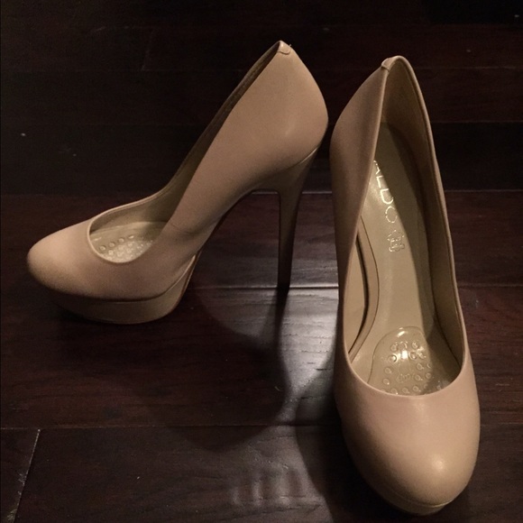 NEW Aldo nude heels never worn size 8