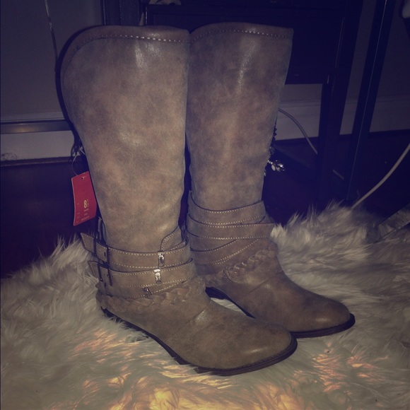 Super Cute Gray Strappy Boots!