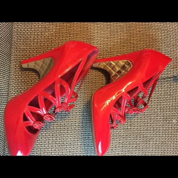 ‼️SOLD‼️ Red patent leather chanel pumps. 39 👠💌