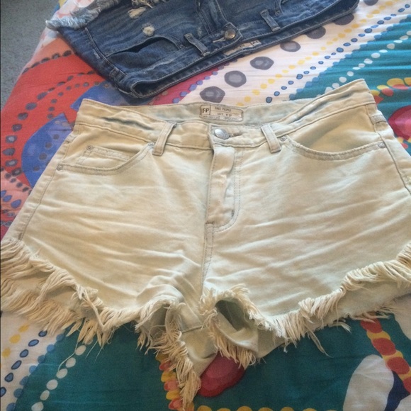 SOLD Free people light wash denim jeans. Sz 27