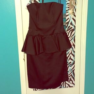 Barely used and in GREAT condition. No holes/rips.