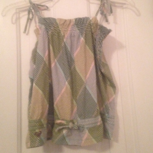Adorable Roxy cotton tank style shirt. Girl's XL.