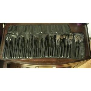 Set of brushes