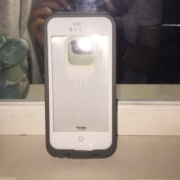 iPhone 5/5S LifeProof Case