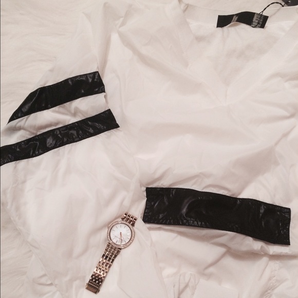 👸 waterproof sweatshirt 👸 - Picture 2 of 2