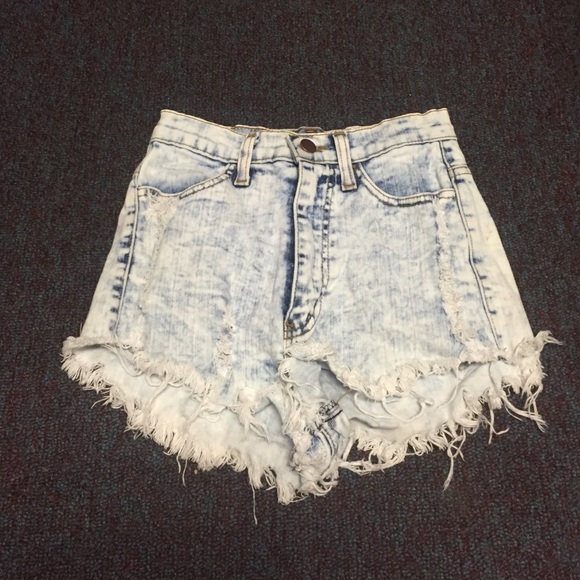 Distressed High-wasted jean short