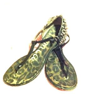 Sam Edelman studded patent leather thong sandal 🔫