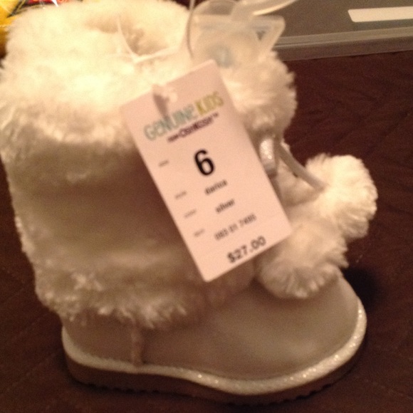 Oshkosh white boots size 6.