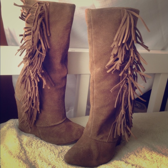 Adorable brown fringe boots