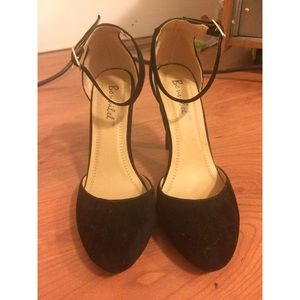 💕 Black 50's style heel 💕