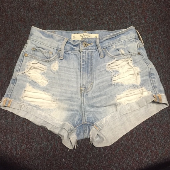 Abercrombie& Fitch distressed Jean short