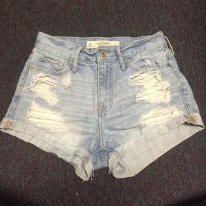 Abercrombie& Fitch distressed Jean short