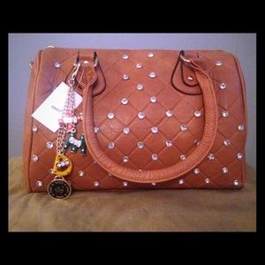 Gorgeous handbag with purse charms 😍