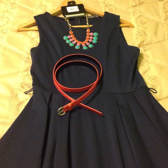 Navy blue dress & red belt - Picture 3 of 4