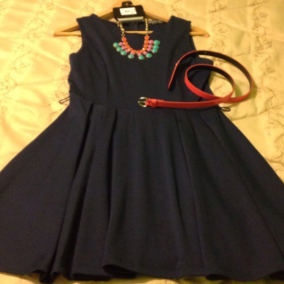 Navy blue dress & red belt - Picture 4 of 4