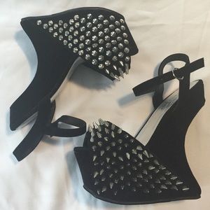 Spikey black peep toe heel less wedges! NEW!