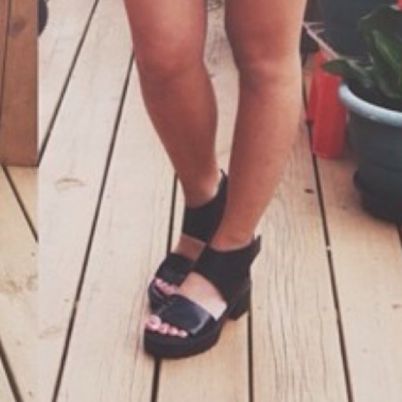 H&m black sandals
