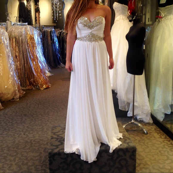 Sherri Hill Dresses & Skirts - Selling Homecoming Court dress to buy prom dress.