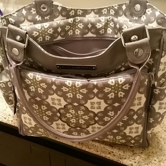 Petunia pickle bottom