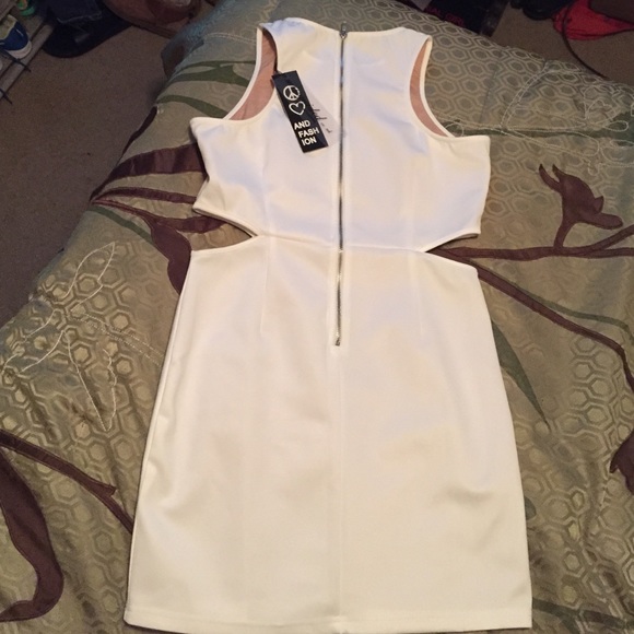 White dress - Picture 2 of 2