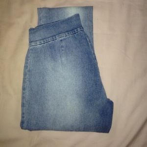 Juicy Couture light wash jeggings