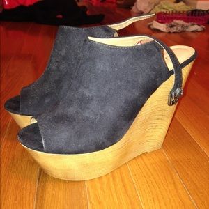 Hollow heel wedges