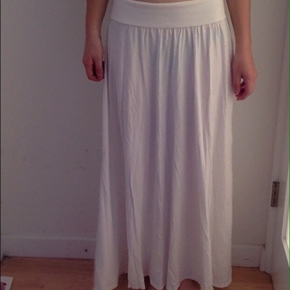White maxi skirt