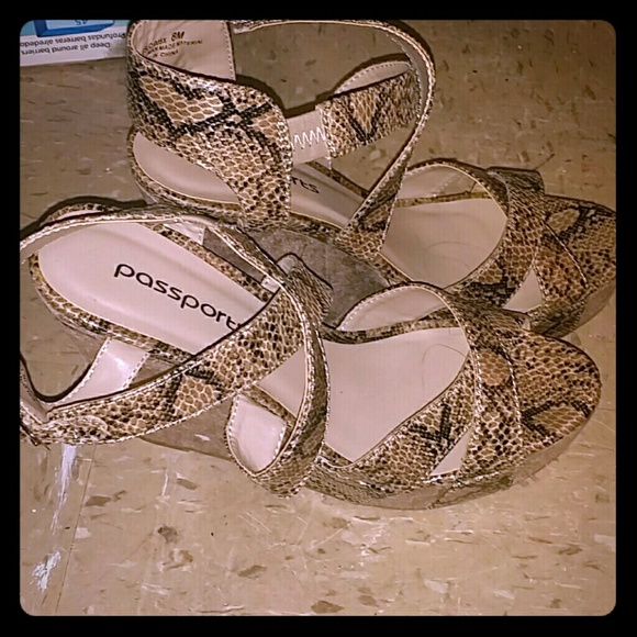 Snakeskin print