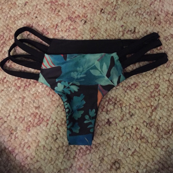 Ishine365 Reversible bikini!