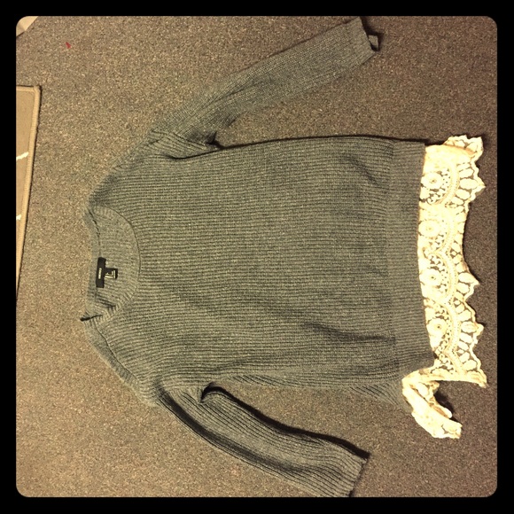 Slouchy grey oversized sweater with lace trim