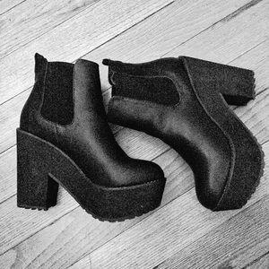 Black chunky platform Chelsea boots