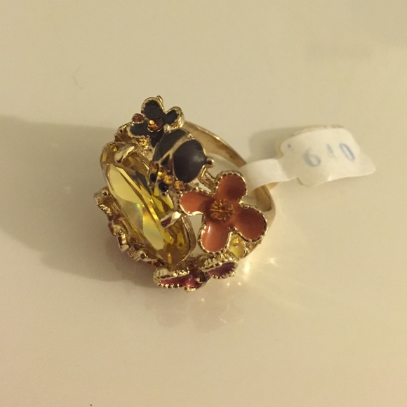 Flower Ring - Picture 3 of 4