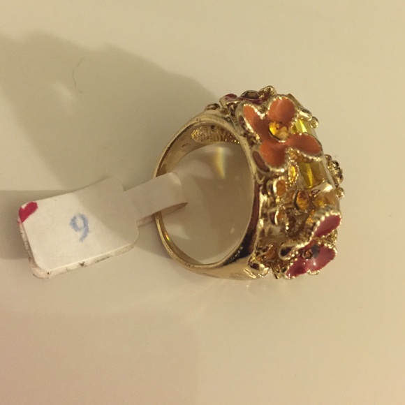 Flower Ring - Picture 4 of 4