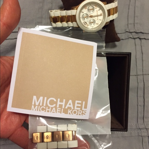 !!!SOLD!!! Michael Kors white & rose gold watch - Picture 3 of 4