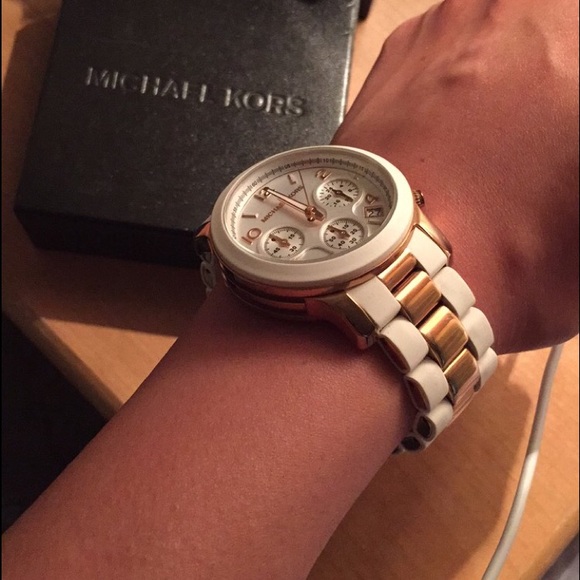 !!!SOLD!!! Michael Kors white & rose gold watch - Picture 4 of 4