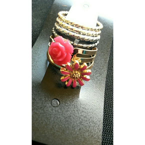 Set of 6 Rings! 2 Pink & Gold Flower Rings!
