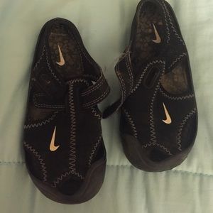 Kids Nike sandals. Size 7 kids