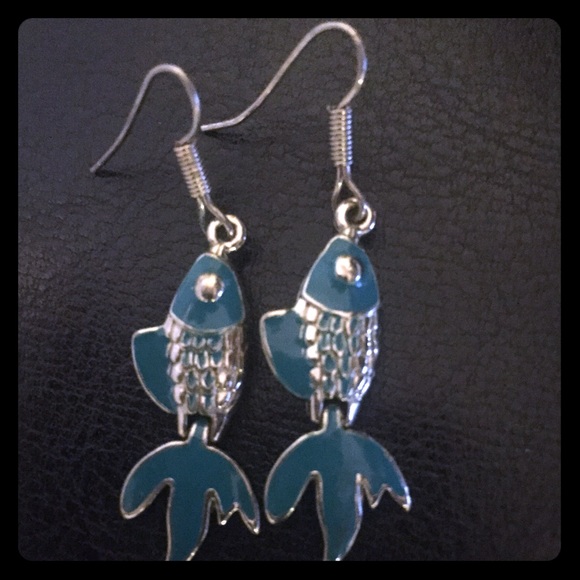 Charming fish earrings