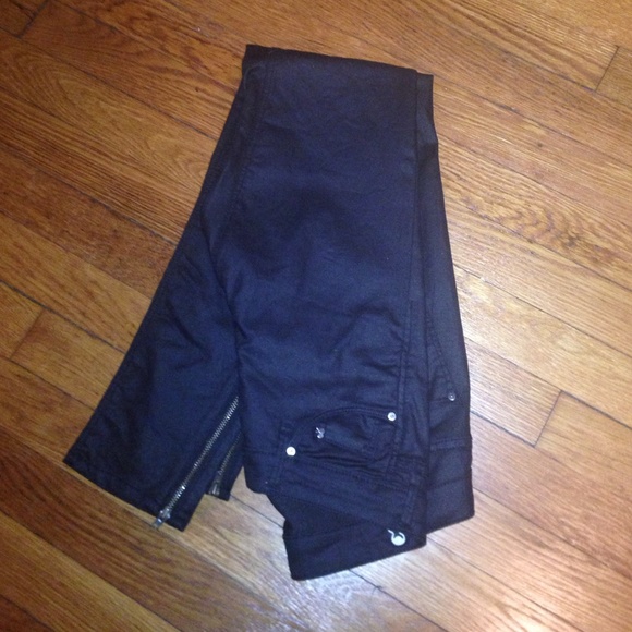 H&M Pants - Final sale! Coated black skinny denim
