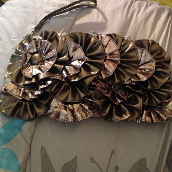 Gold clutch