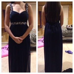 Navy blue. Slip is 29inches. Worn with 2inch heels