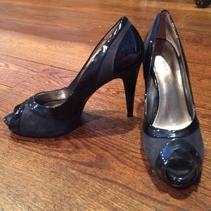 Nine West suede and patent leather navy blue pumps